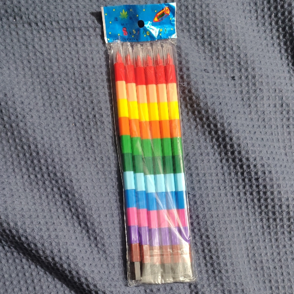 Colorful Crayon Top Set
